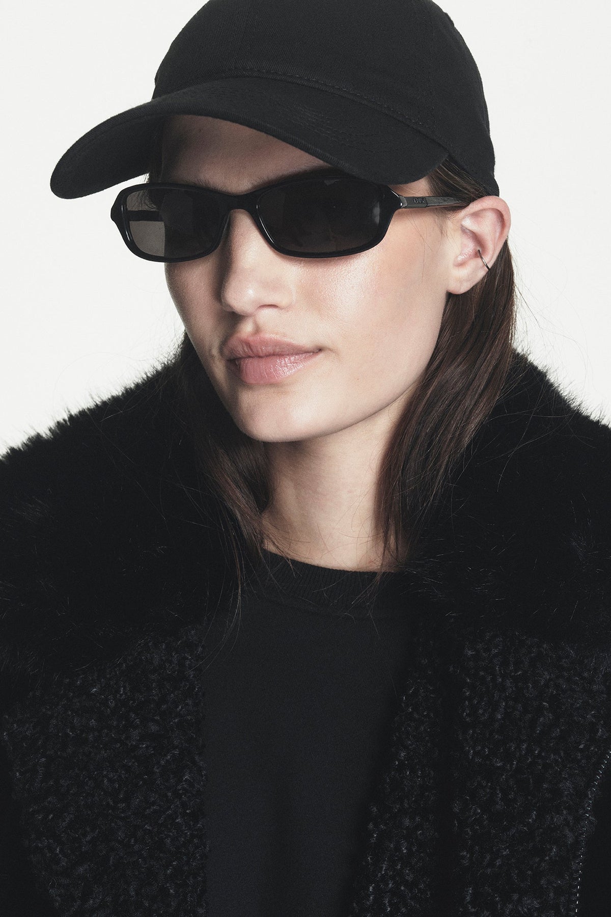 PATCH FAUX FUR LONG VEST Black | DKNY