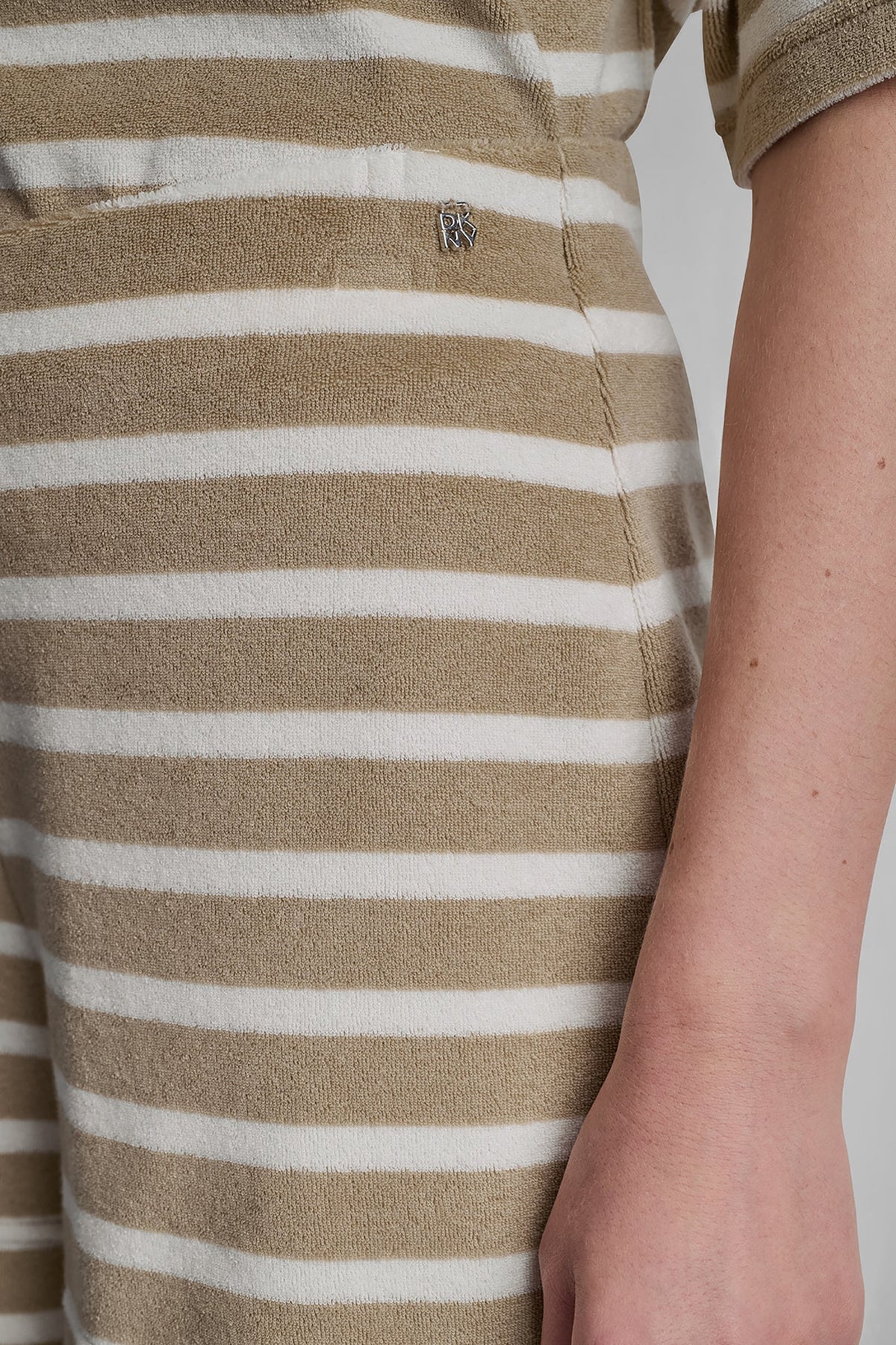 TOWELLING TERRY HIGH-RISE SHORT Travertine/Eggnog | DKNY