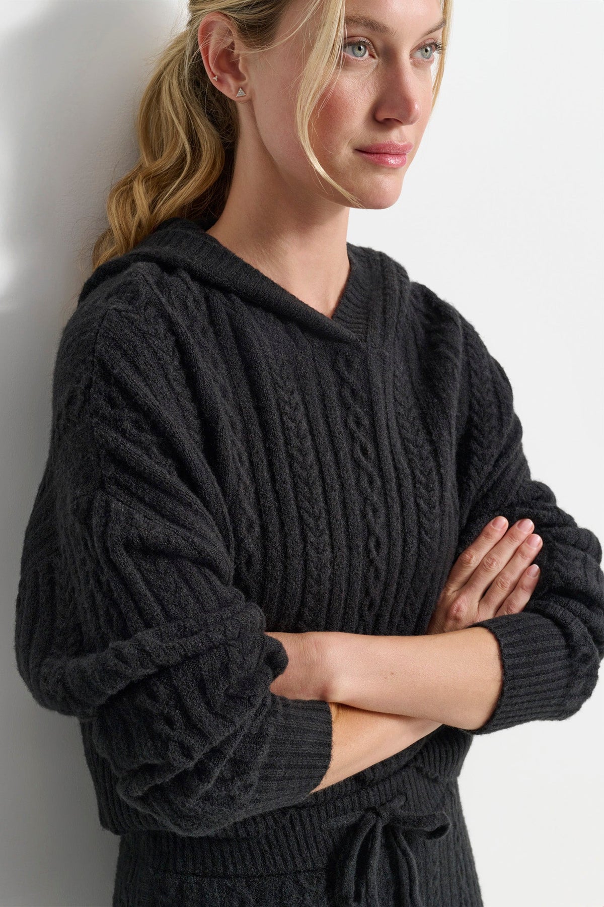 COZY CABLE SWEATER HOODIE Black | DKNY