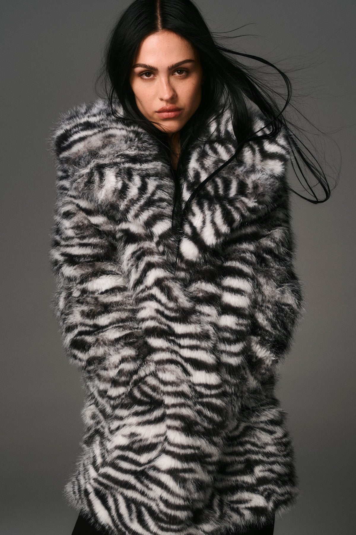 FAUX FUR SNOW LEOPARD JACKET Black/White | DKNY