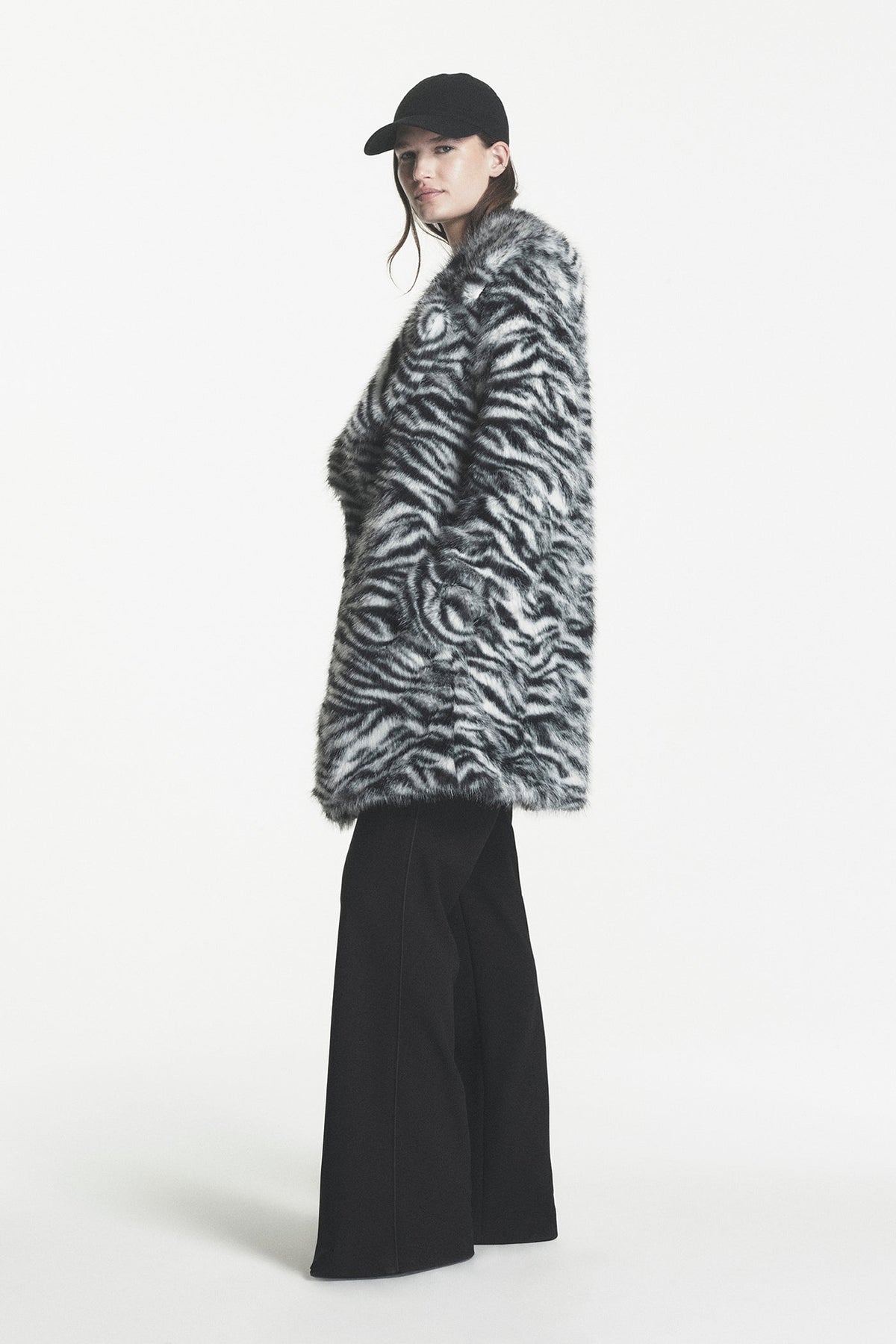 FAUX FUR SNOW LEOPARD JACKET Black/White | DKNY