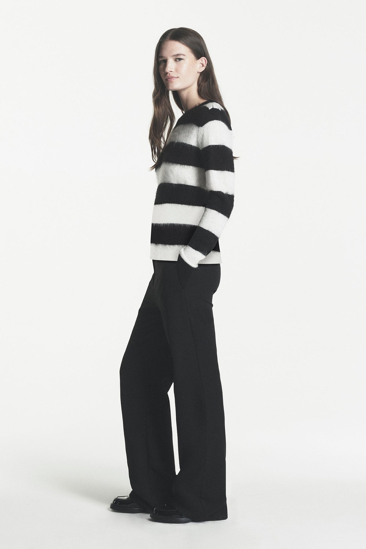 STRIPE CREW NECK SWEATER Black/Ivory | DKNY