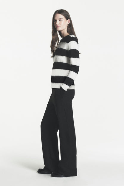 STRIPE CREW NECK SWEATER Black/Ivory | DKNY