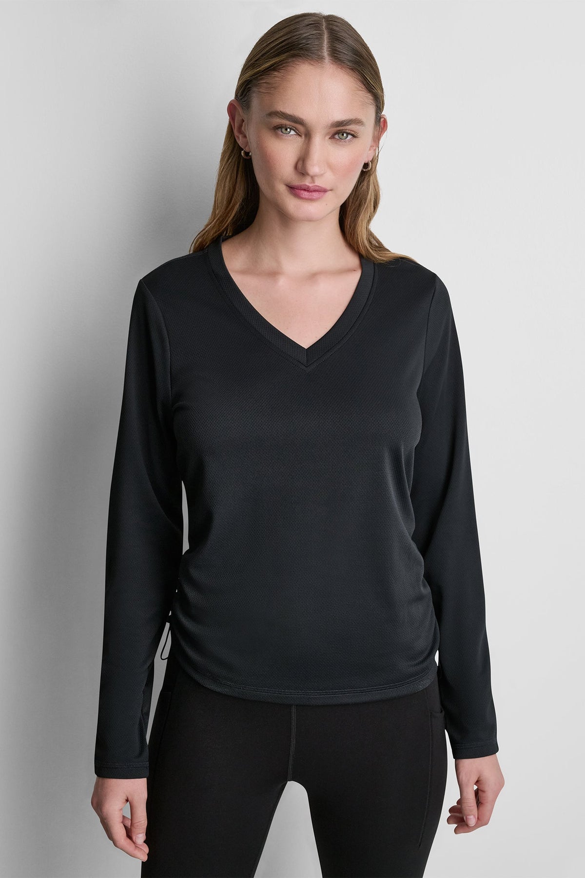 LONG SLEEVE V-NECK TECH TEE Black | DKNY