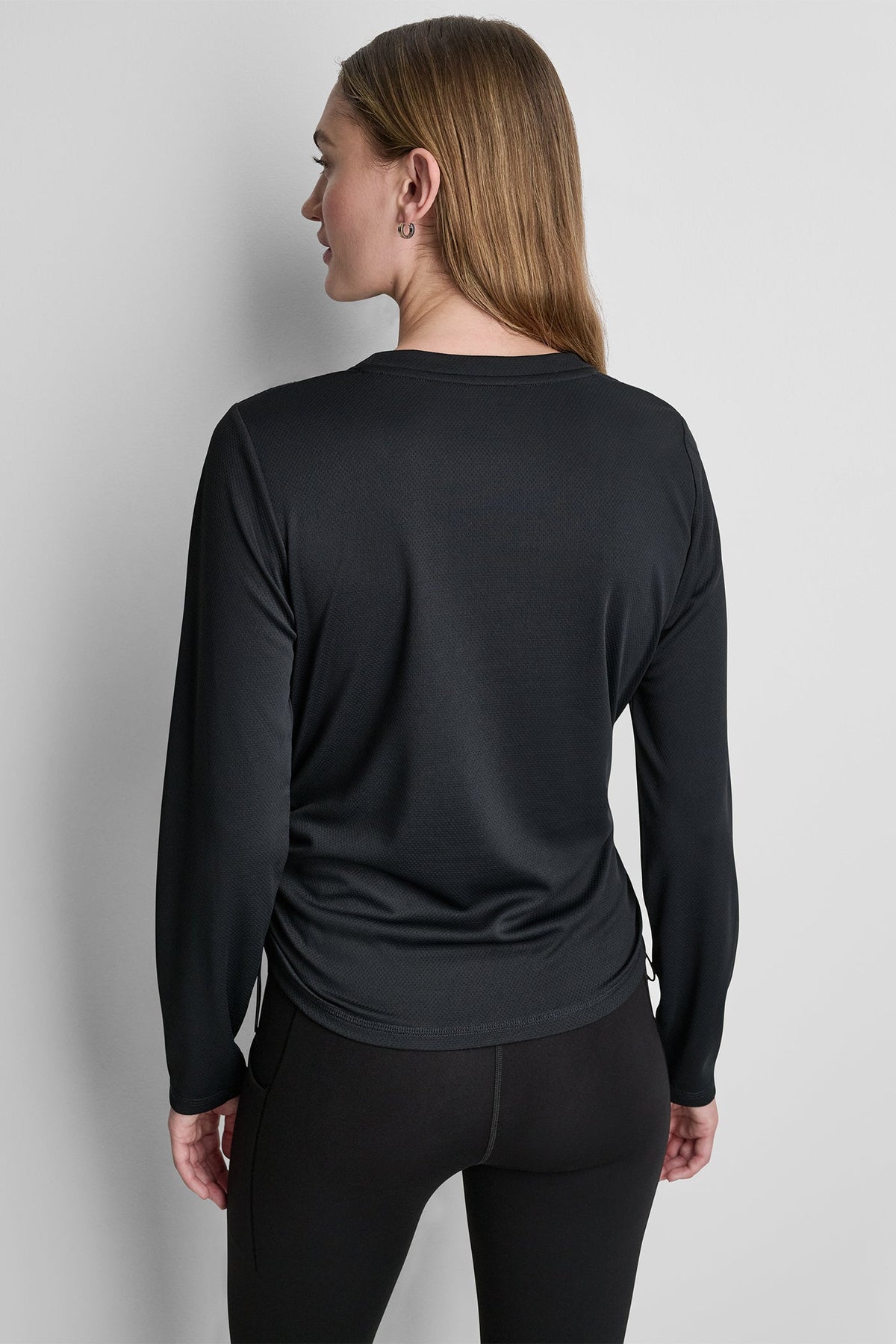 LONG SLEEVE V-NECK TECH TEE Black | DKNY