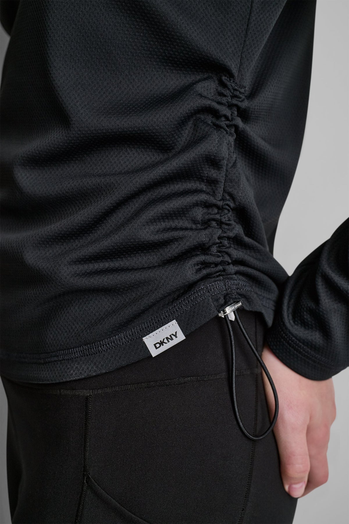 LONG SLEEVE V-NECK TECH TEE Black | DKNY