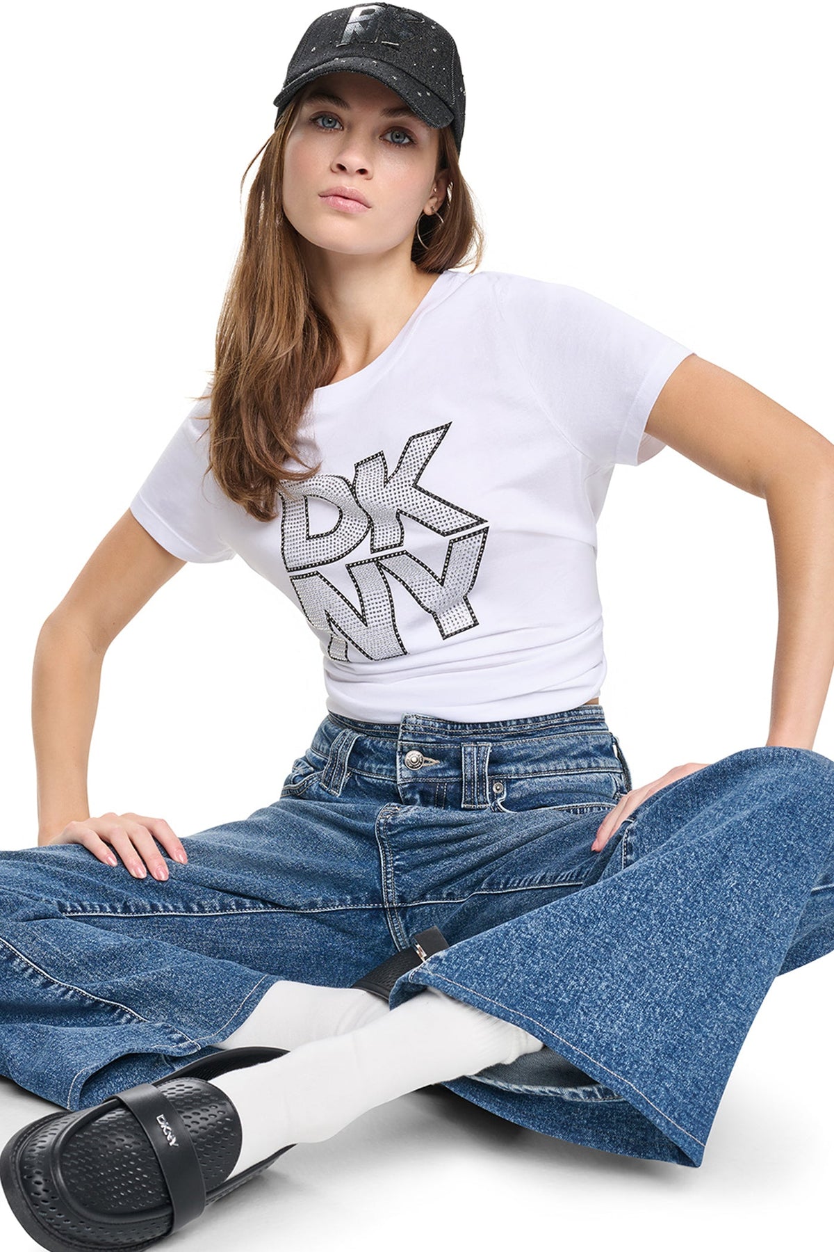 CRYSTAL DISTRESSED LOGO TEE Chestnut/Black Smoked Top | DKNY