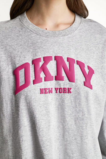 PUFF VARSITY LOGO LONG SLEEVE TEE Punch/Black | DKNY