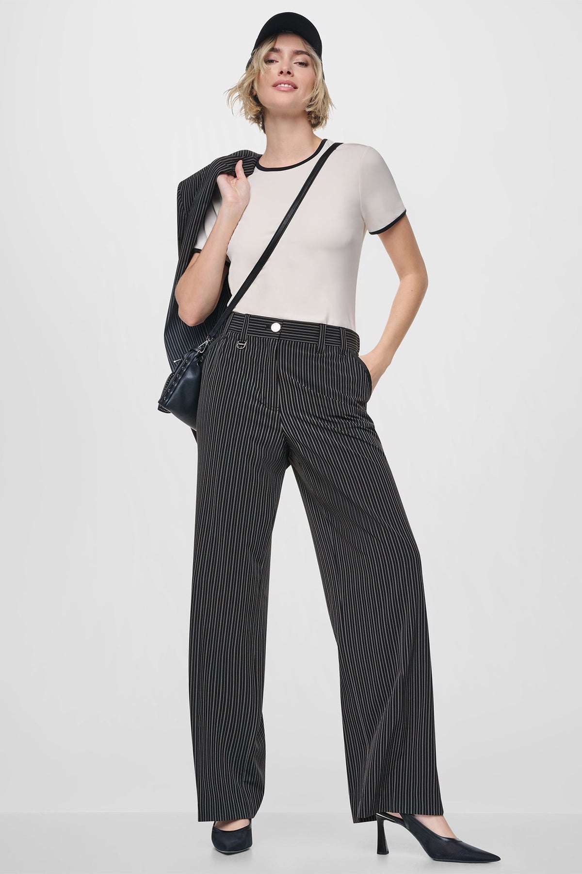 CONTRAST TRIM TEE Coconut/Black | DKNY