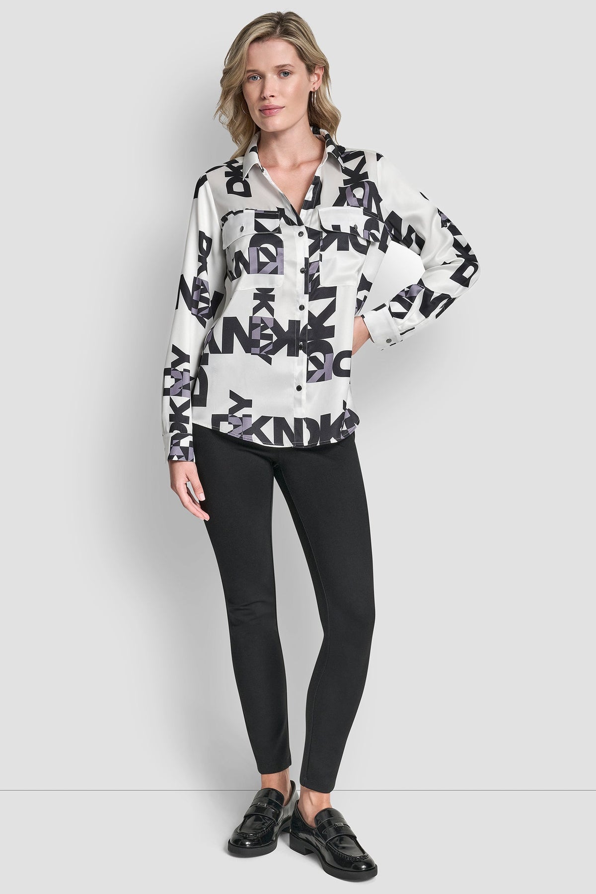 LOGO ROLL TAB SHIRT White/Black | DKNY