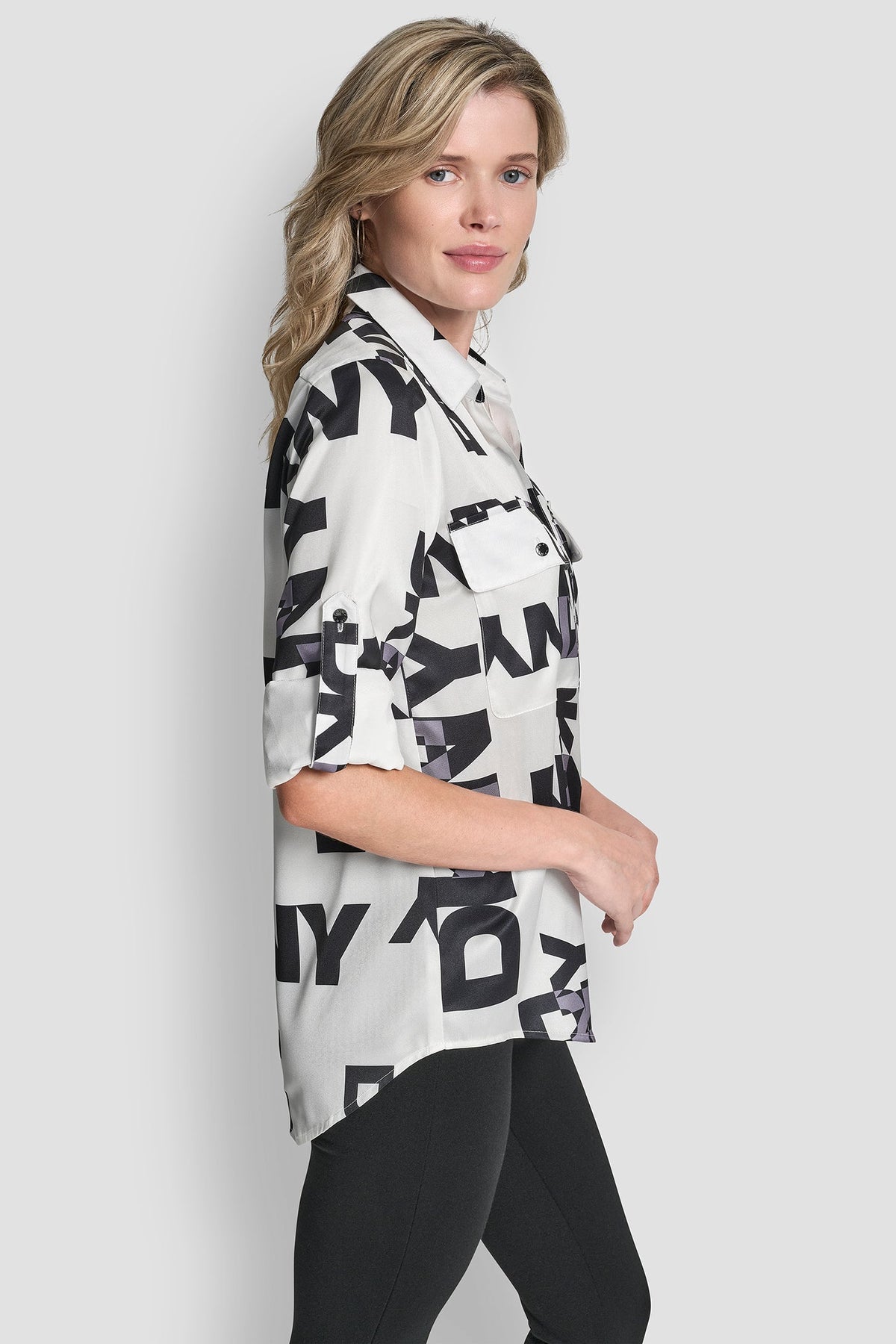 LOGO ROLL TAB SHIRT White/Black | DKNY