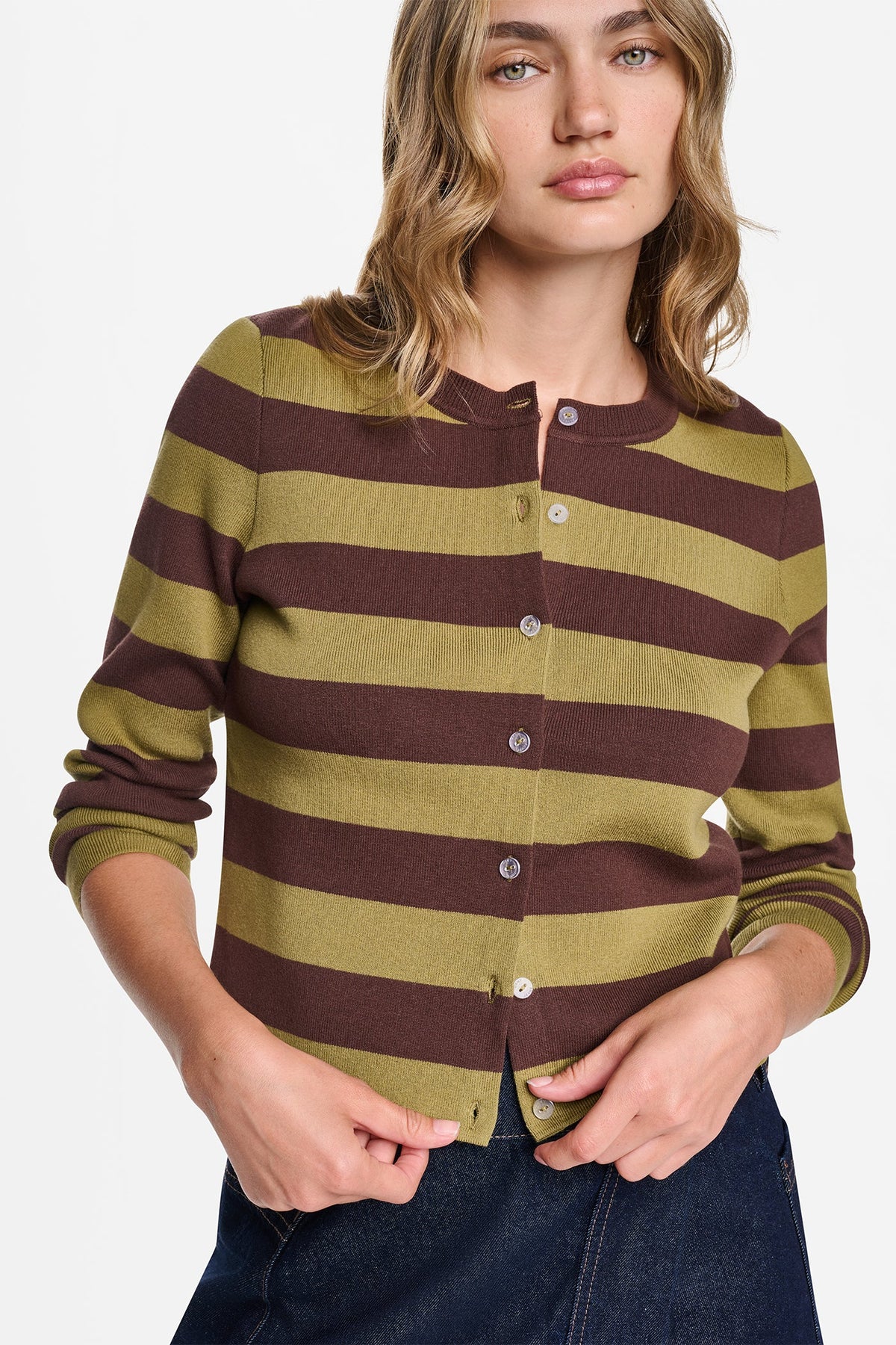 CROPPED STRIPED CARDIGAN Chestnut/Crocodile | DKNY
