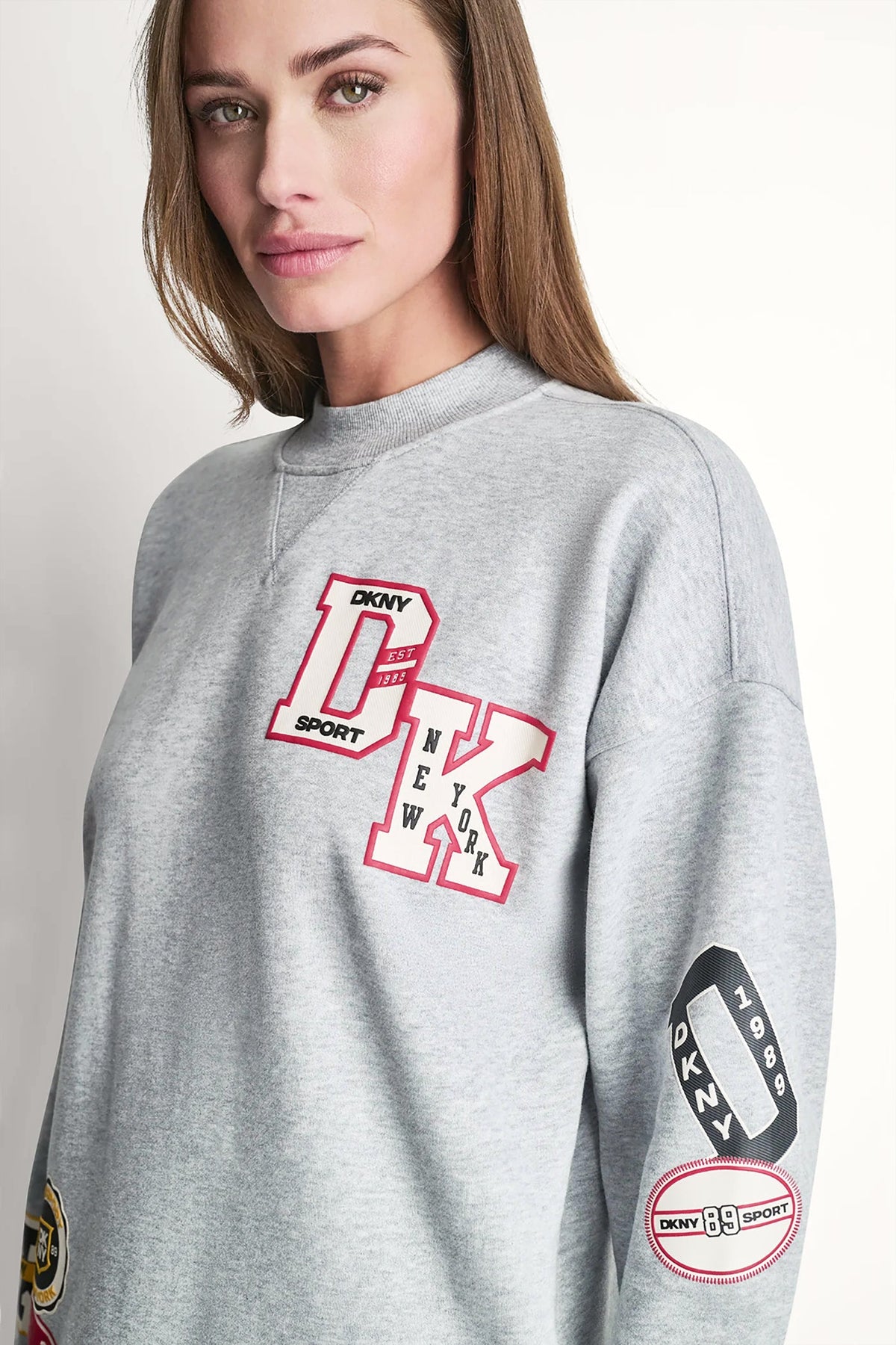 CAMPUS PATCH LONG SLEEVE SNEAKER DRESS Pearl Grey Heather | DKNY