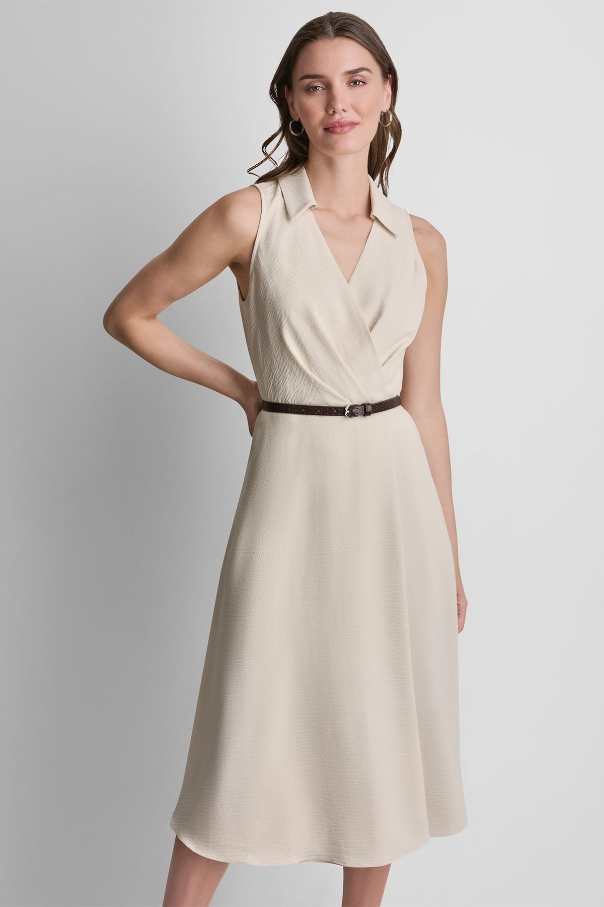 SLEEVELESS WRAP-EFFECT MIDI SHIRT DRESS Papyrus | DKNY