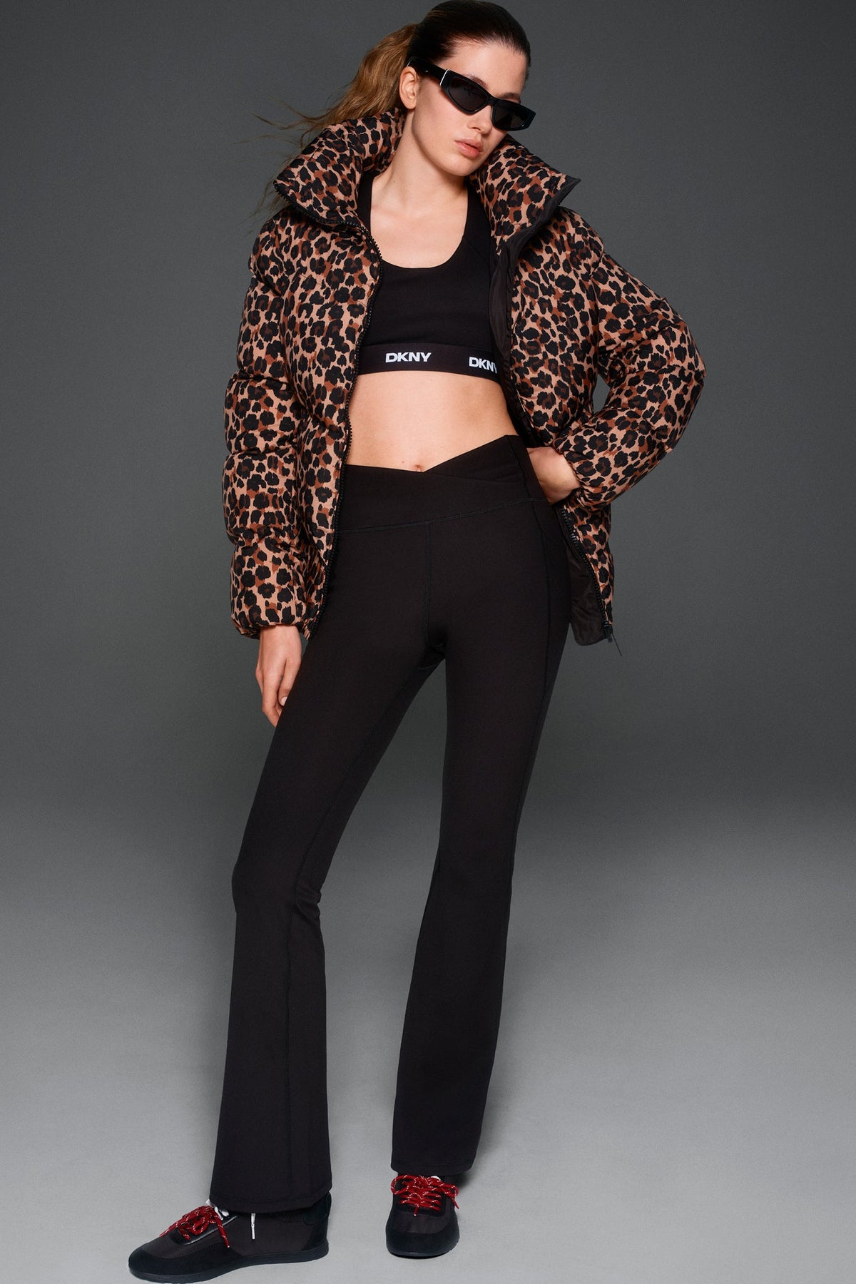 BALANCE COMPRESSION CROSSOVER FRONT FLARE PANT Black | DKNY