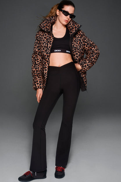 BALANCE COMPRESSION CROSSOVER FRONT FLARE PANT Black | DKNY