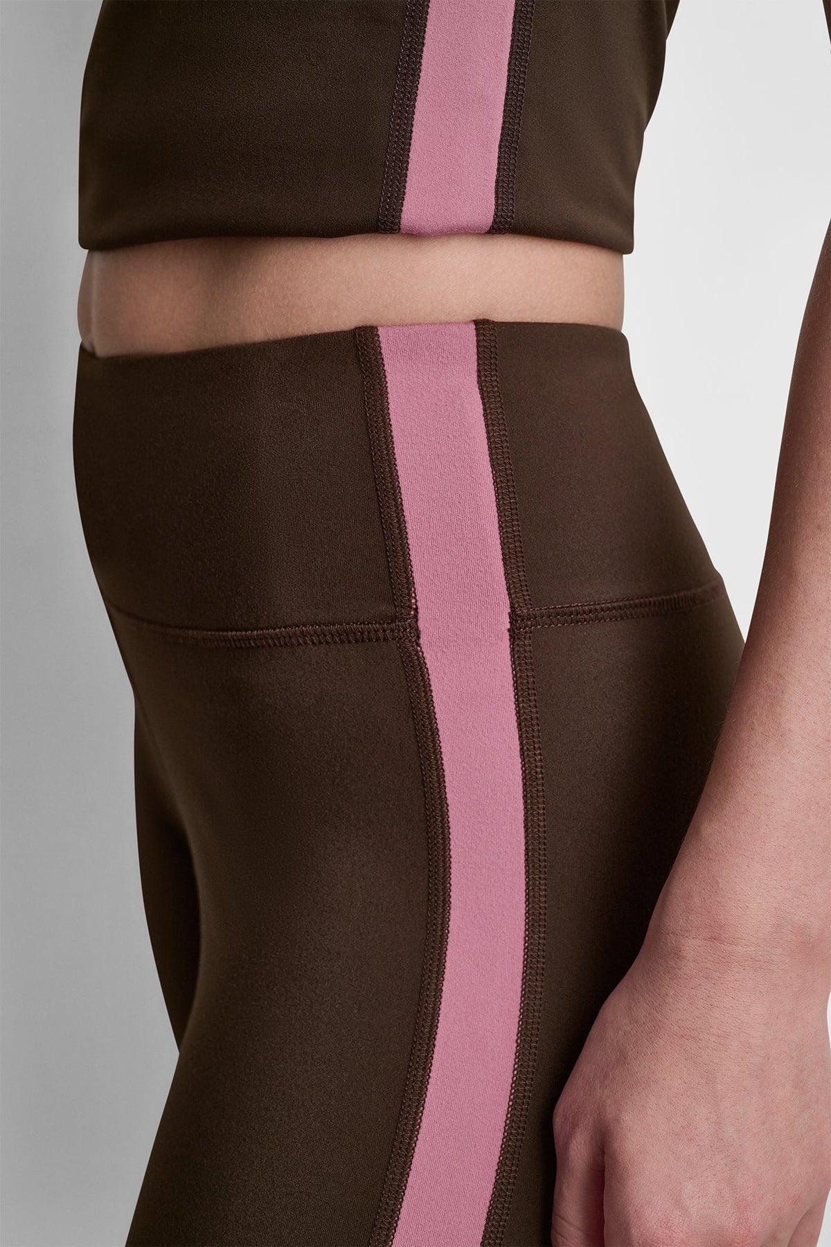 BALANCE COMPRESSION SIDE STRIPE FLARE LEGGING Espresso/Mesa Rose | DKNY