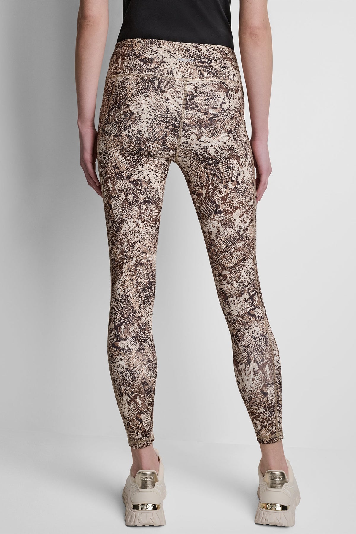 HIGH-RISE LOGO-JACQUARD 7/8-LENGTH ELEVATE LEGGING DKNY Logo Scatter Punch | DKNY