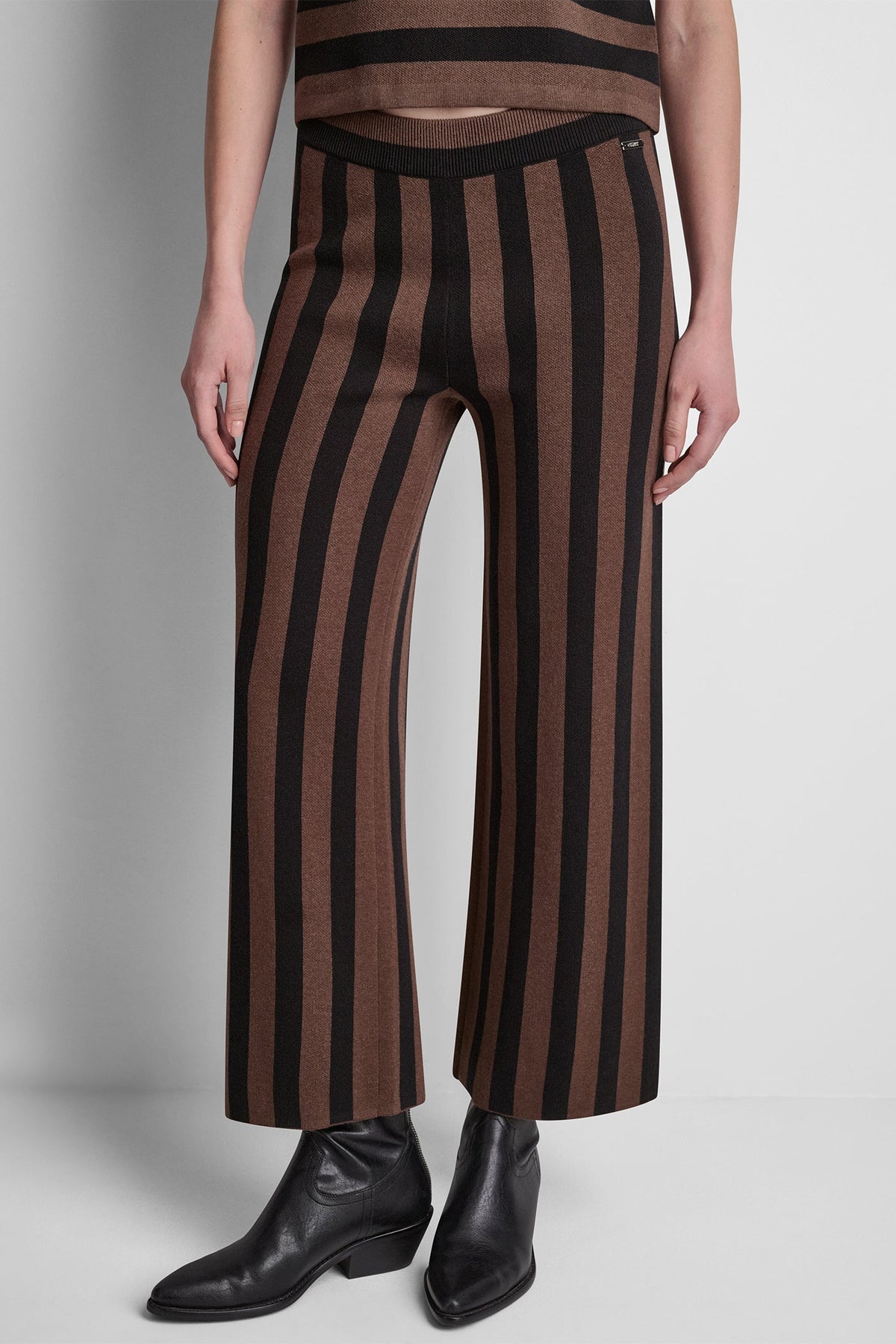 HIGH-RISE STRIPED PULL-ON FLARE PANT Chestnut/Black | DKNY