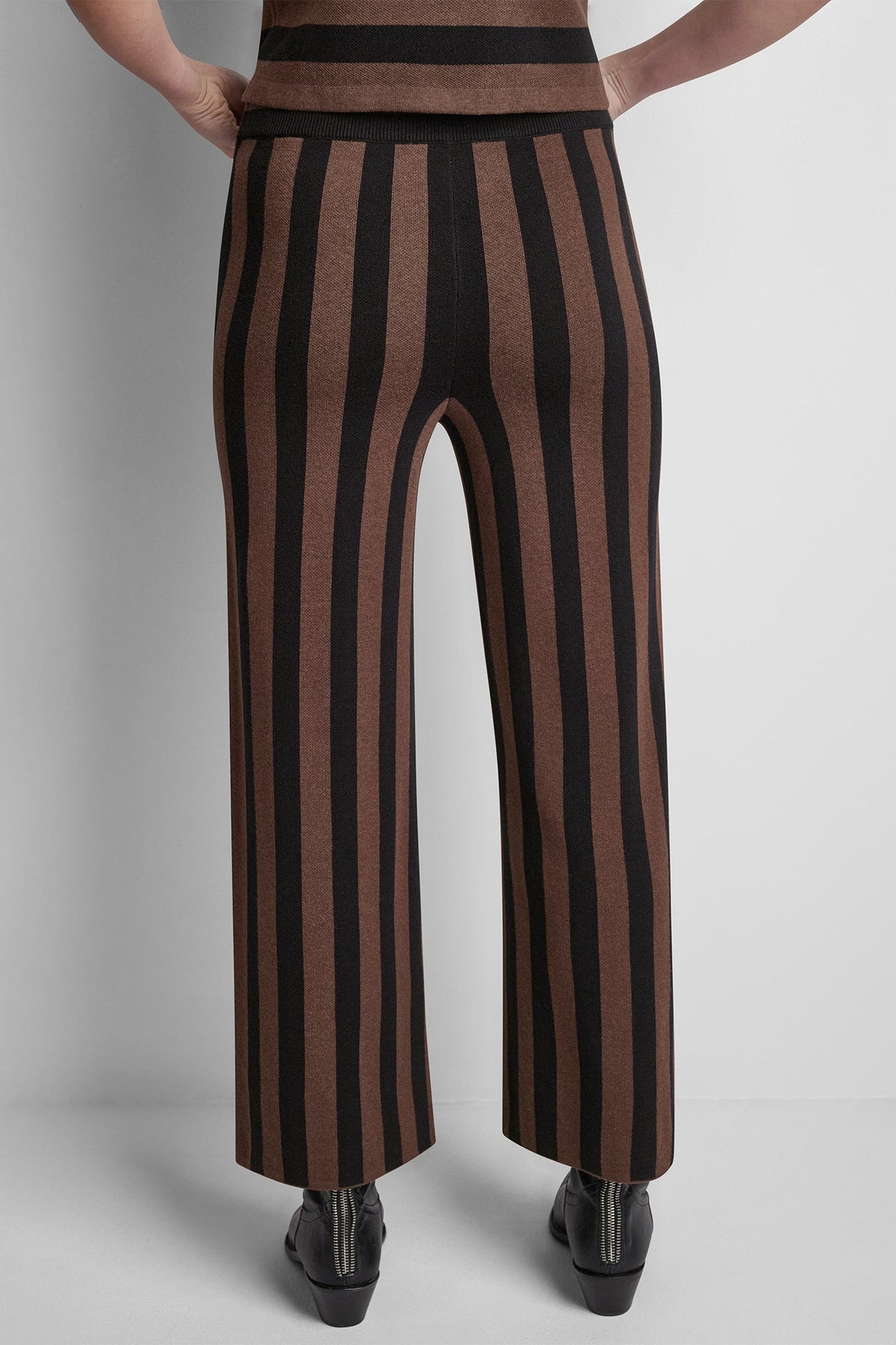 HIGH-RISE STRIPED PULL-ON FLARE PANT Chestnut/Black | DKNY