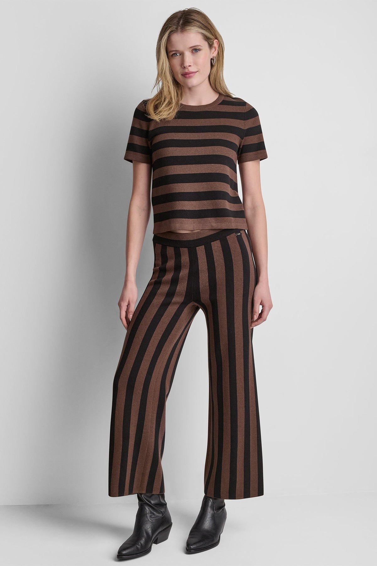 HIGH-RISE STRIPED PULL-ON FLARE PANT Chestnut/Black | DKNY