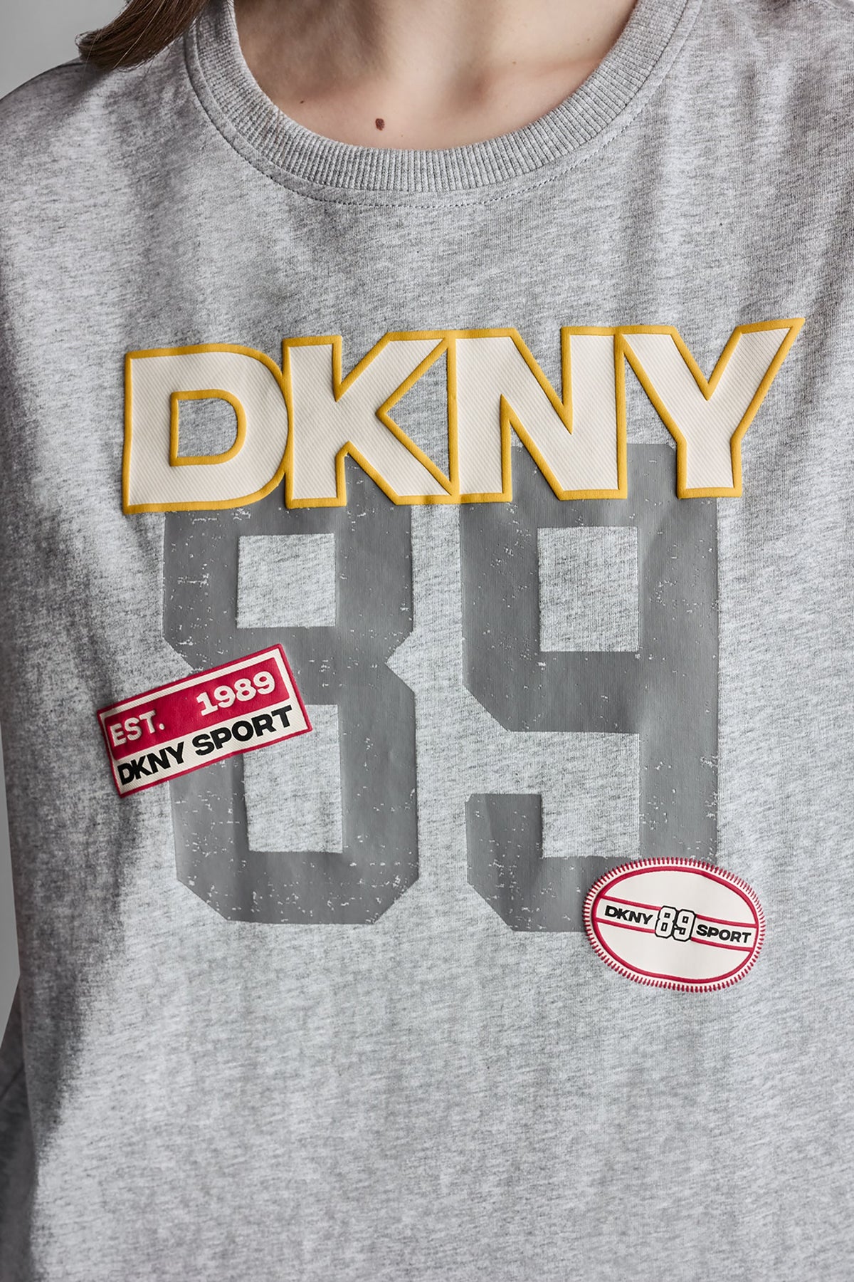 CAMPUS PATCH DROP SHOULDER TEE Black | DKNY