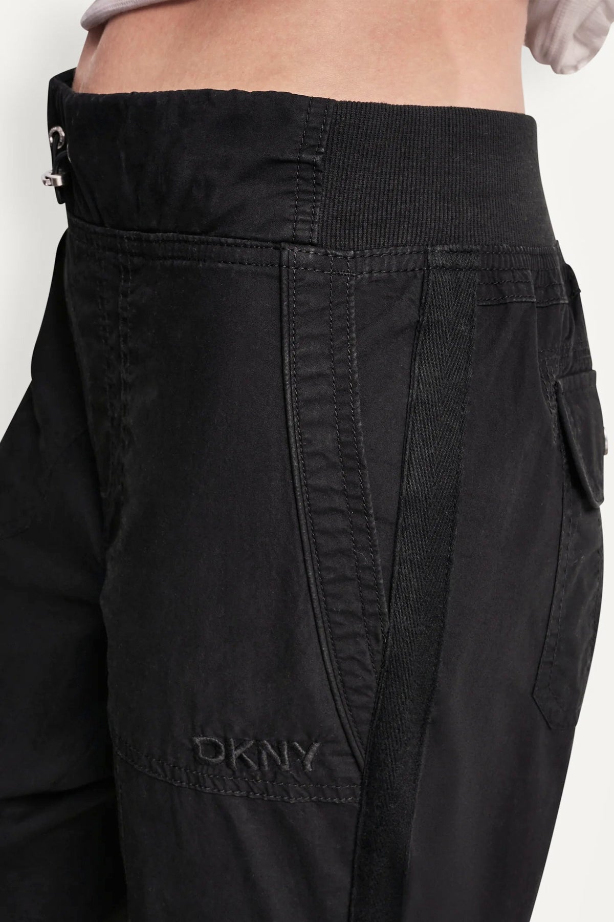 HIGH-RISE SLIM UTILITY JOGGER Black | DKNY