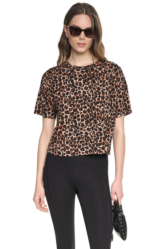 CROPPED ANIMAL PRINT TEE Leopard Caramel | DKNY