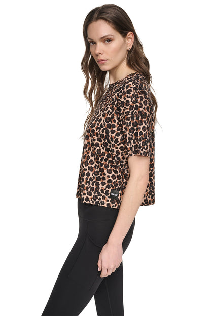 CROPPED ANIMAL PRINT TEE Leopard Caramel | DKNY