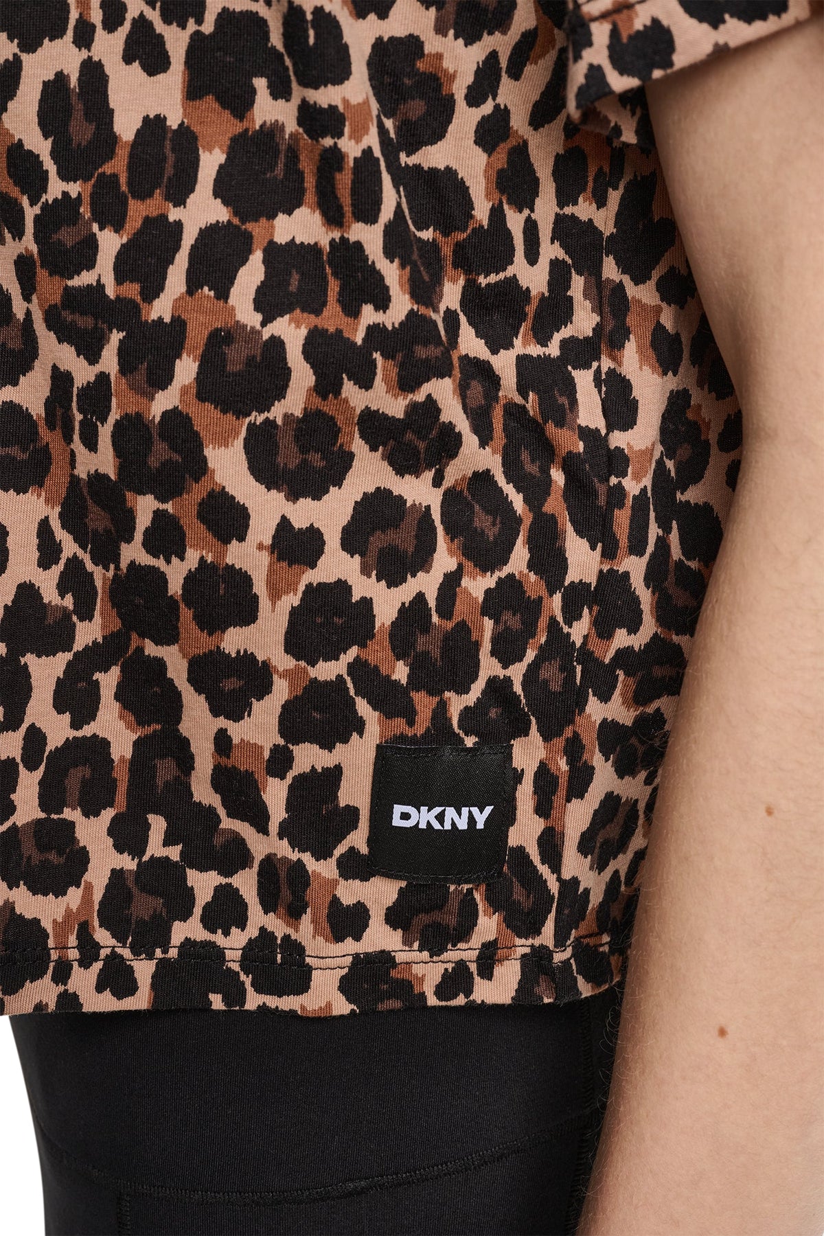 CROPPED ANIMAL PRINT TEE Leopard Caramel | DKNY