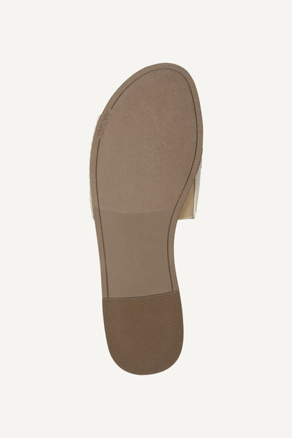 WINSLET FLAT SLIDE SANDAL Black | DKNY