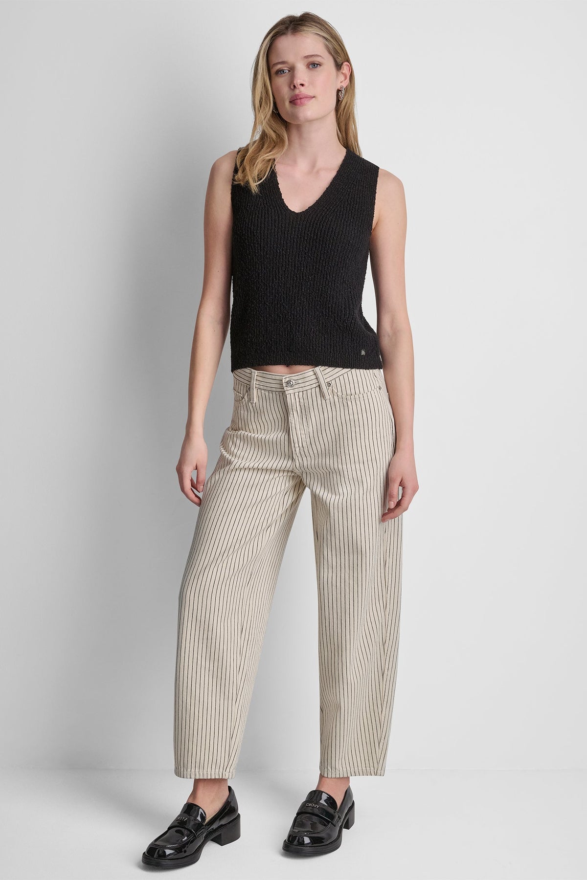 MID-RISE BABY BARREL LEG Ivory/Black | DKNY