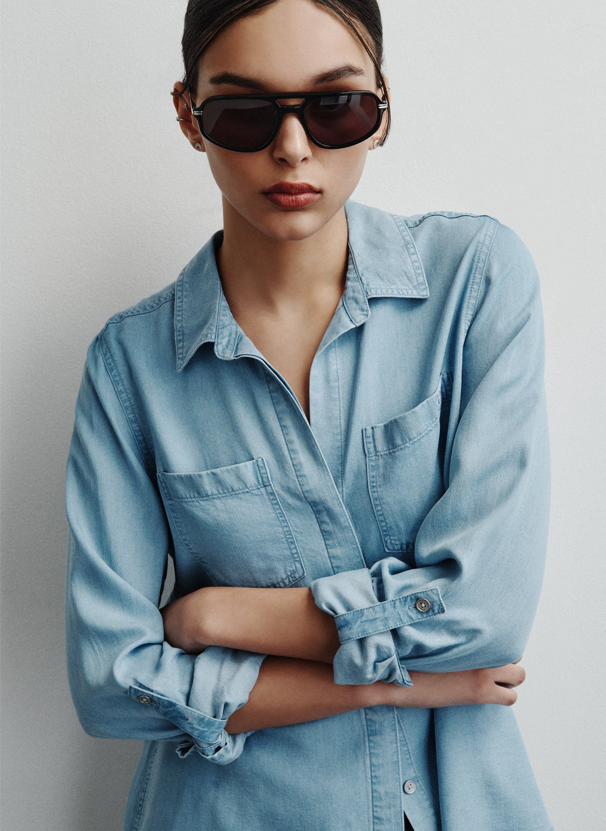 THE LIVE-IN SHIRT CHAMBRAY | DKNY