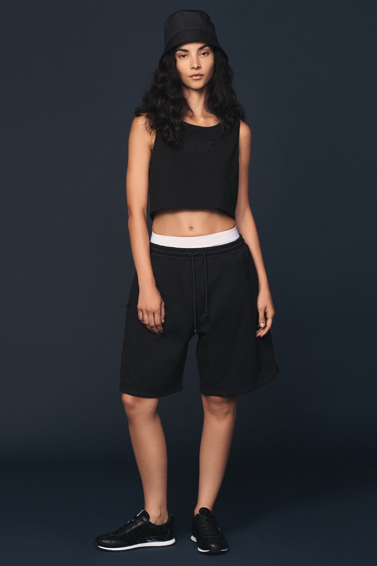 DKNY X YANKEES EMBROIDERED SHORT Black | DKNY