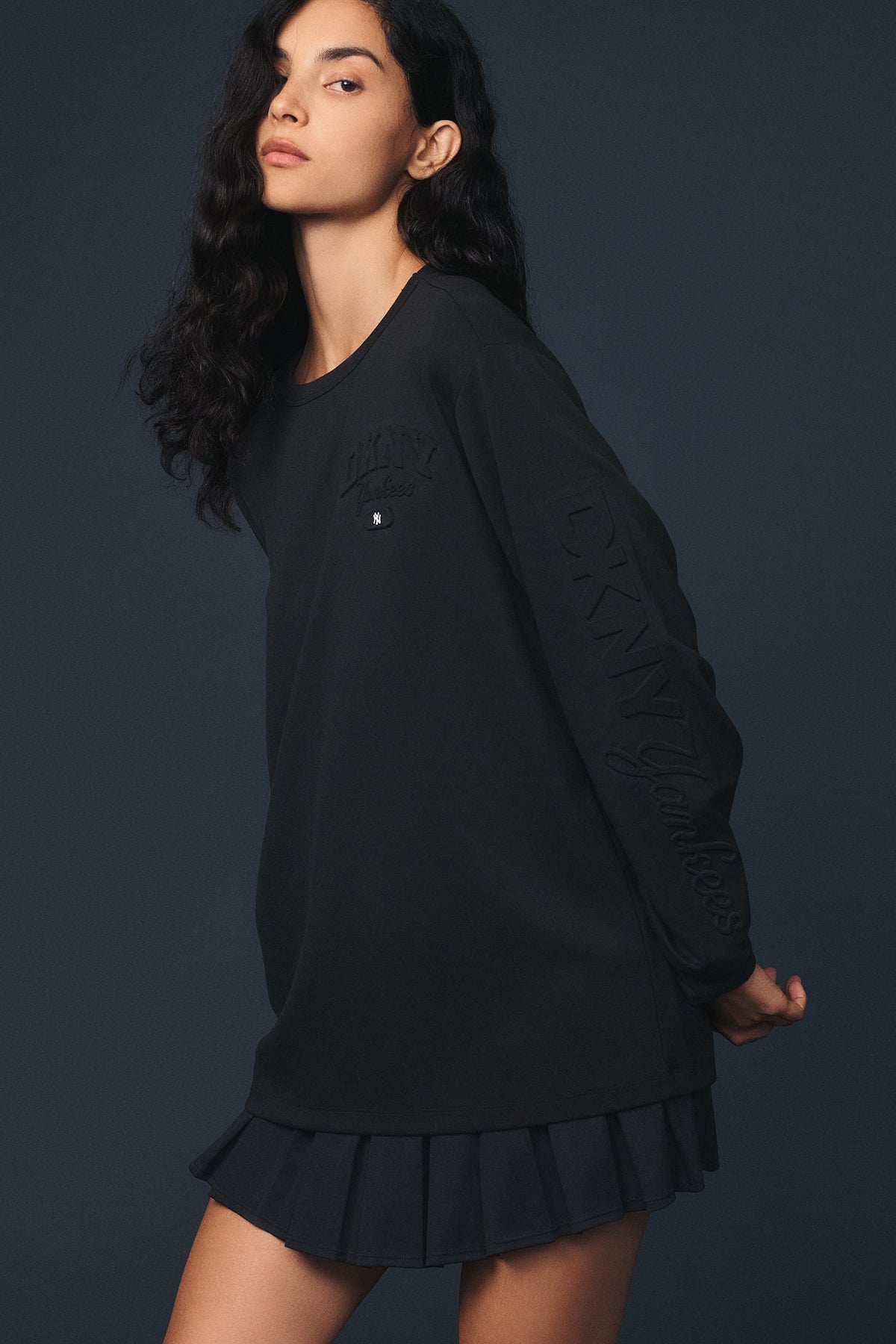 DKNY X YANKEES EMBOSSED TEE Black | DKNY