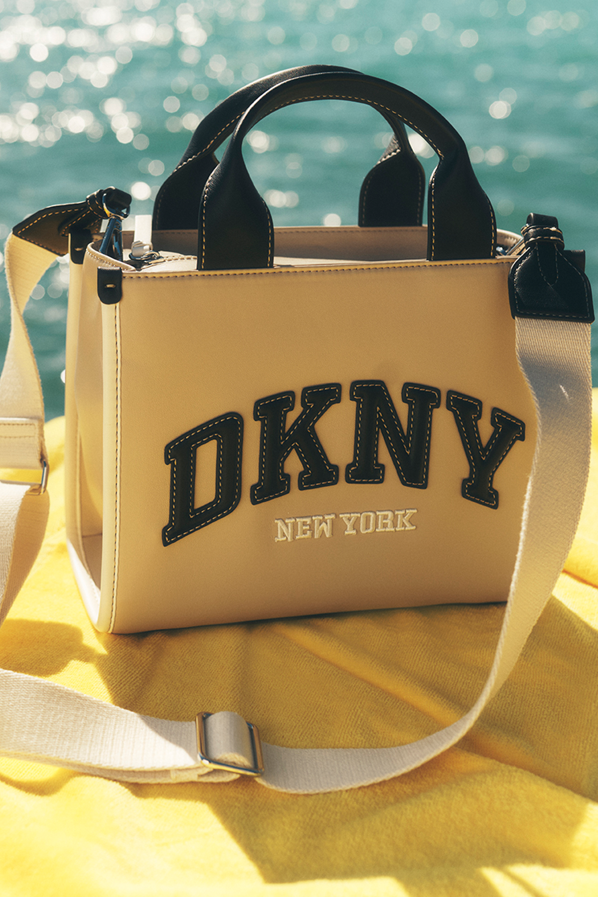 HADLEE SMALL LOGO TOTE Marshmallow | DKNY