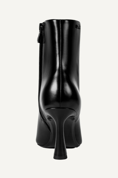 CARYANN HEELED BOOTIE Black | DKNY