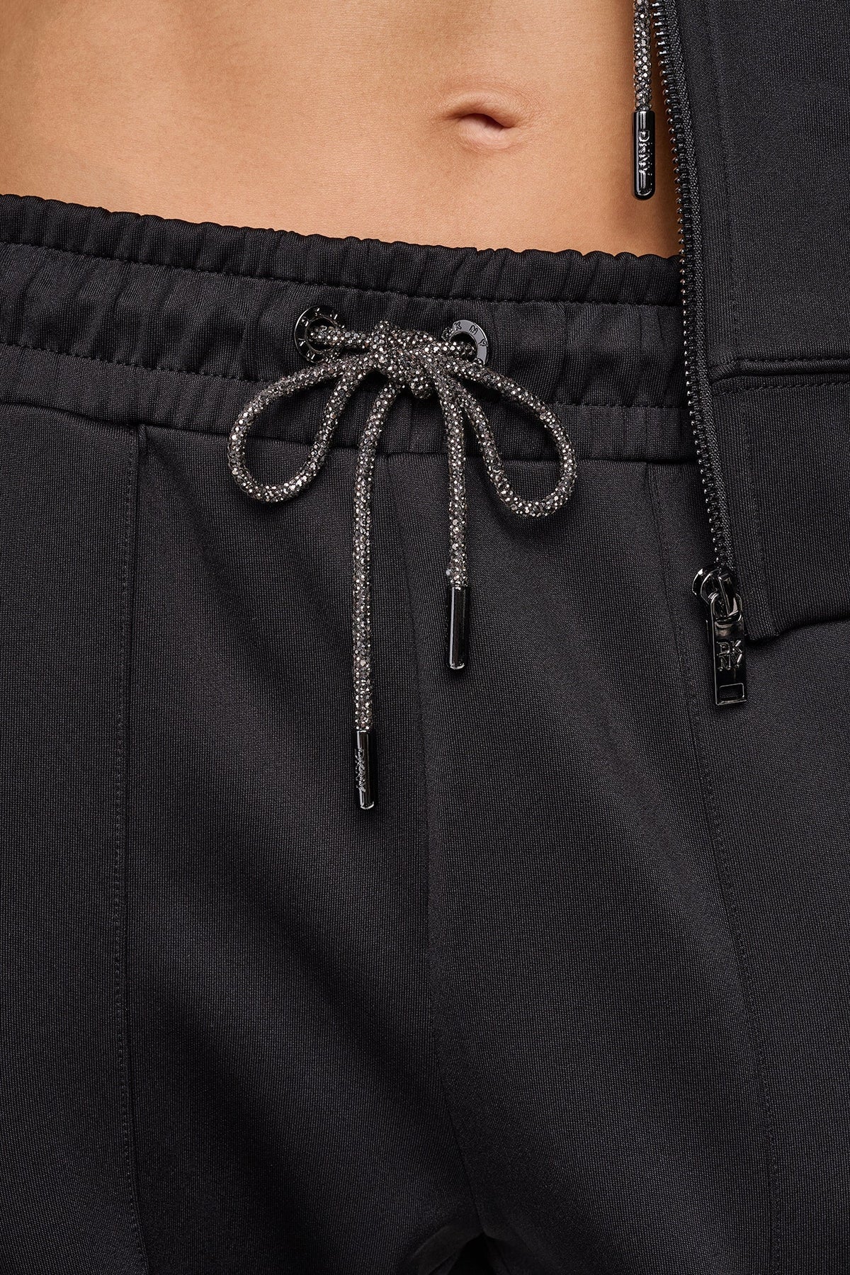 PINS & PATCHES DRAWSTRING PANT Black | DKNY