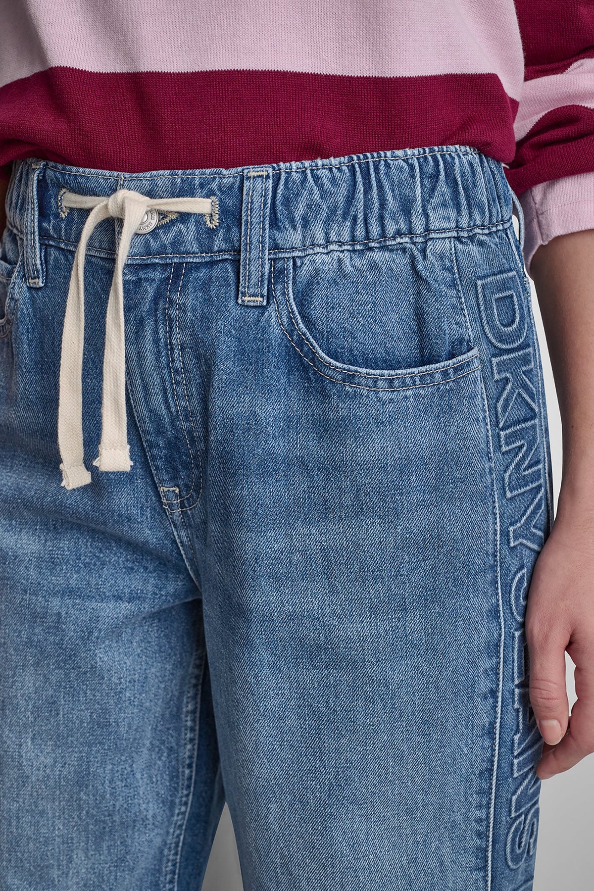 MID-RISE STRAIGHT LEG WITH LOGO DETAIL Cedar Street | DKNY
