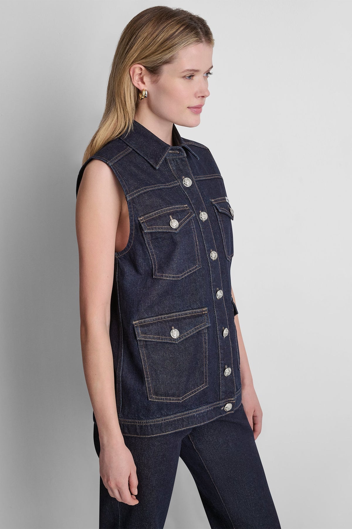 LONGLINE DENIM TRUCKER VEST Fearless | DKNY