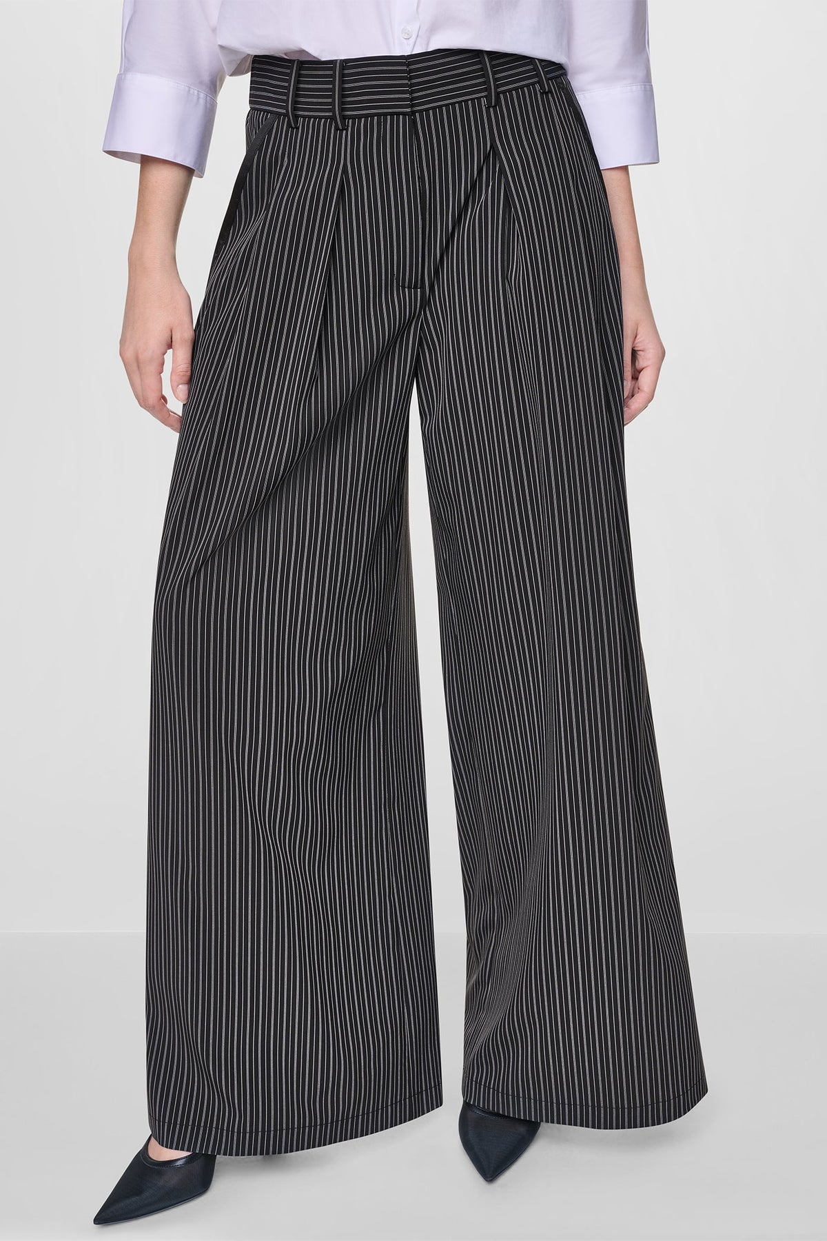 PINSTRIPE PLEATED STRAIGHT LEG COMMUTER PANT Black/Ivory | DKNY