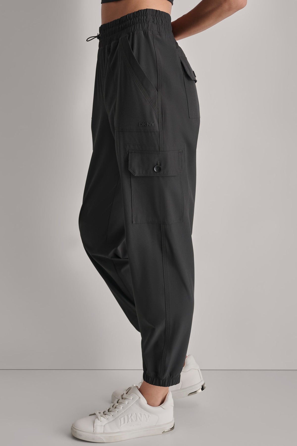 HIGH-RISE RELAXED CARGO JOGGER Pebble | DKNY