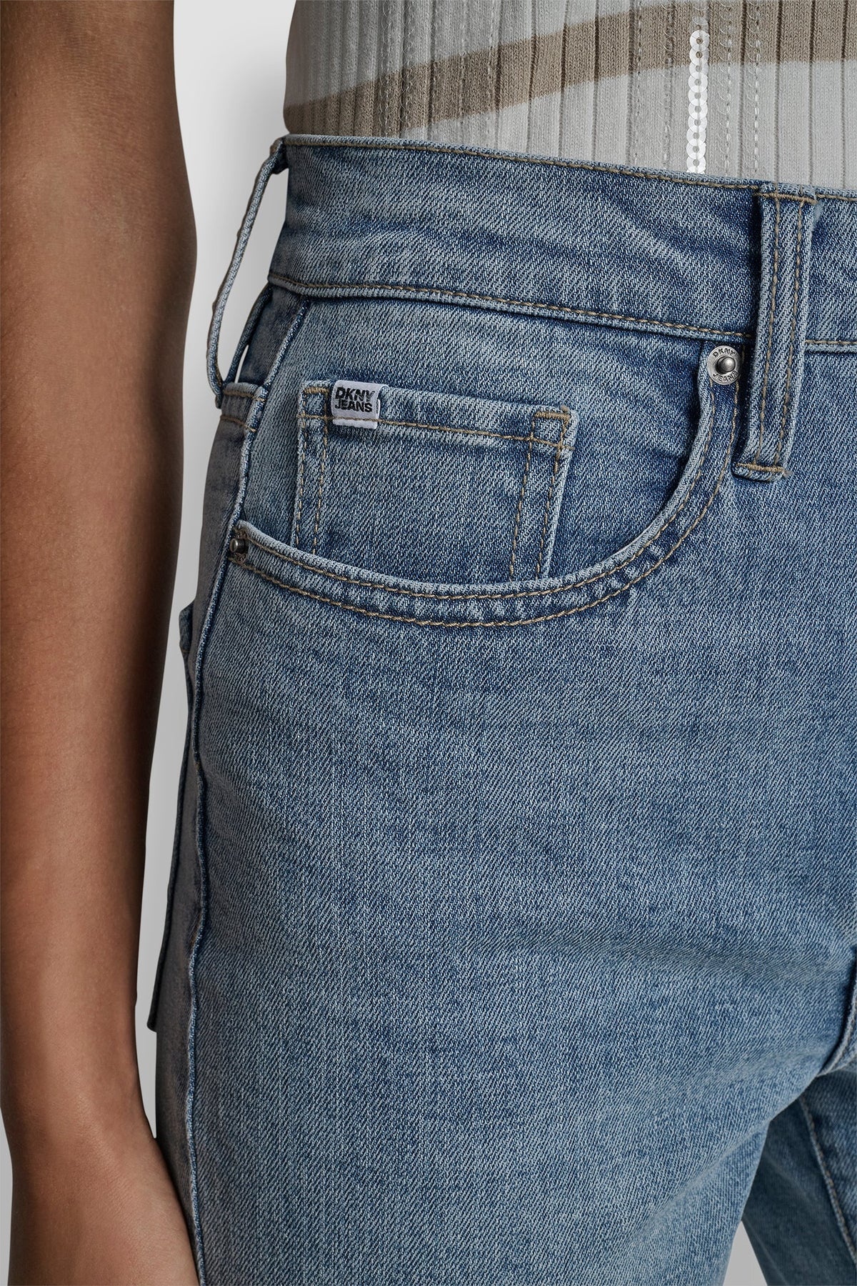 HIGH-RISE CLASSIC STRAIGHT BRYANT WASH | DKNY