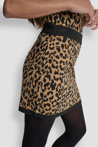 CHEETAH JACQUARD MINI SWEATER SKIRT WHISKEY/BLACK | DKNY