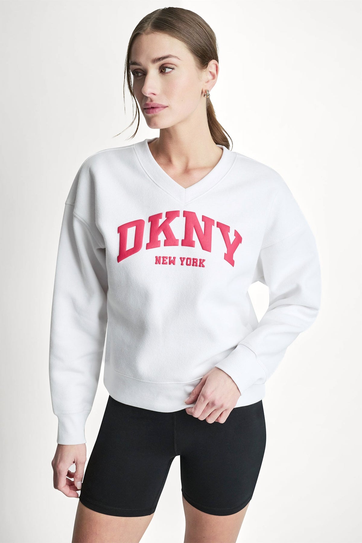 PUFF VARSITY LOGO V-NECK PULLOVER White/Punch | DKNY