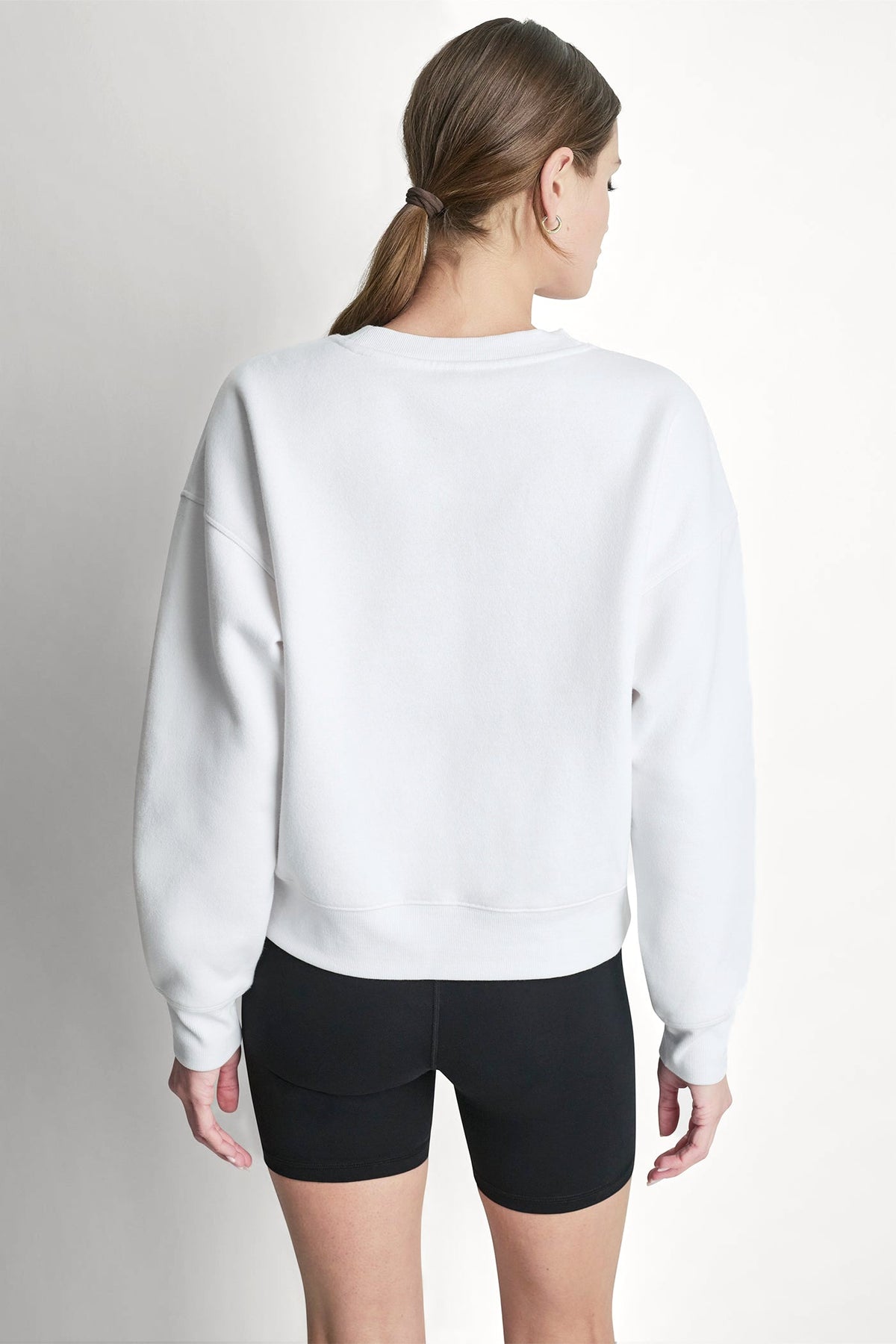 PUFF VARSITY LOGO V-NECK PULLOVER White/Punch | DKNY