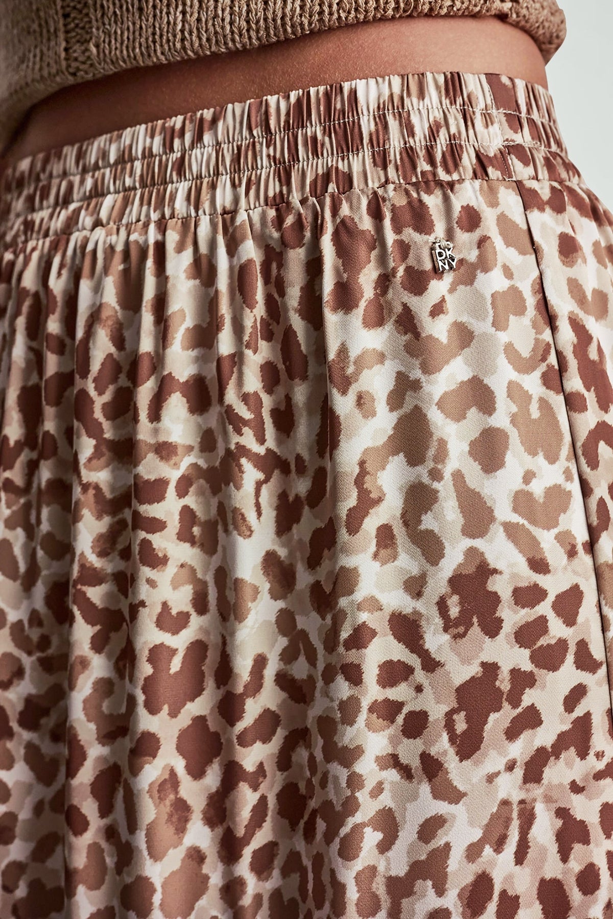 TIERED SATIN PRINTED SKIRT Disguise Woodsmoke | DKNY