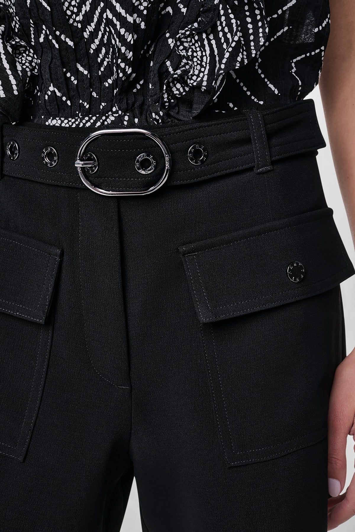 BELTED PATCH POCKET CREPE SHORTS Black | DKNY