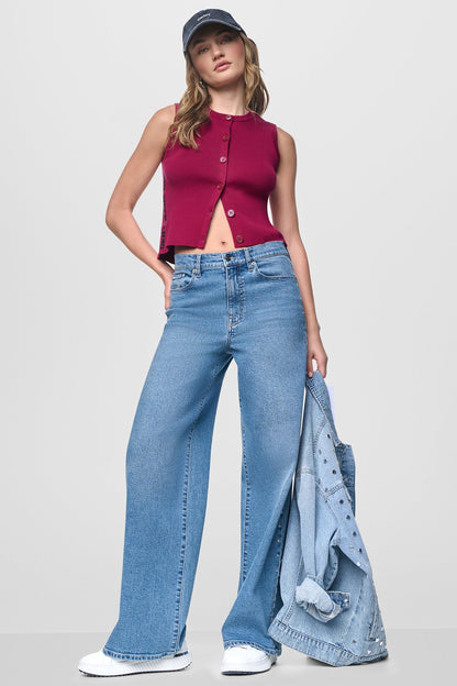 CROPPED SLEEVELESS LOGO TRIM SWEATER Beet/Black | DKNY