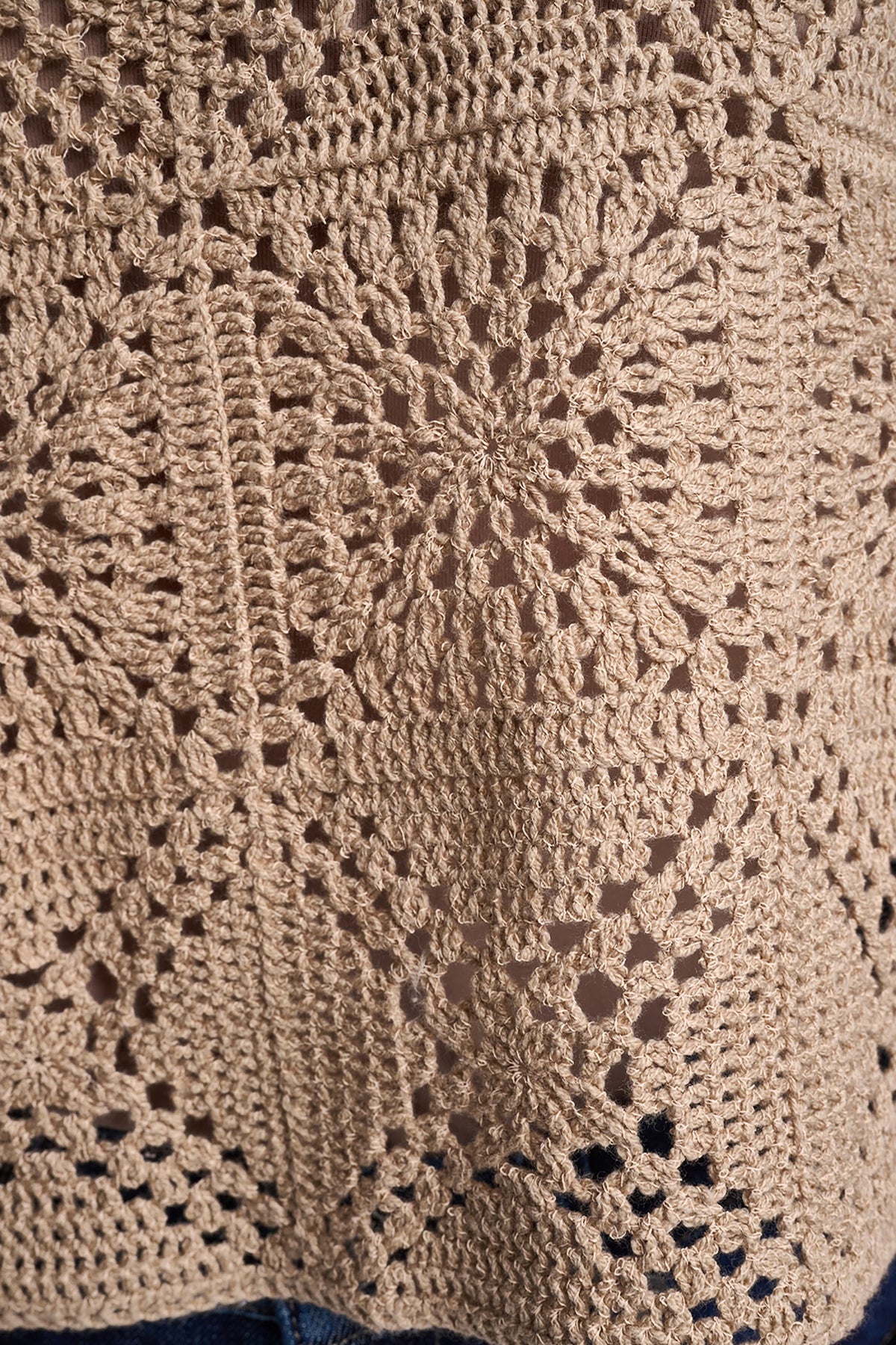 SLEEVELESS CROCHET SQUARE SWEATER Travertine | DKNY